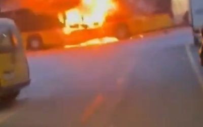 Tragedie pe drumurile din Elveția: mai multe victime după incendiu devastator al unui autocar în orașul Kerzers O tragedie neașteptată a zguduit, marți seara, comunitatea locală din orașul Kerzers, situat în cantonul Fribourg, în vestul Elveției