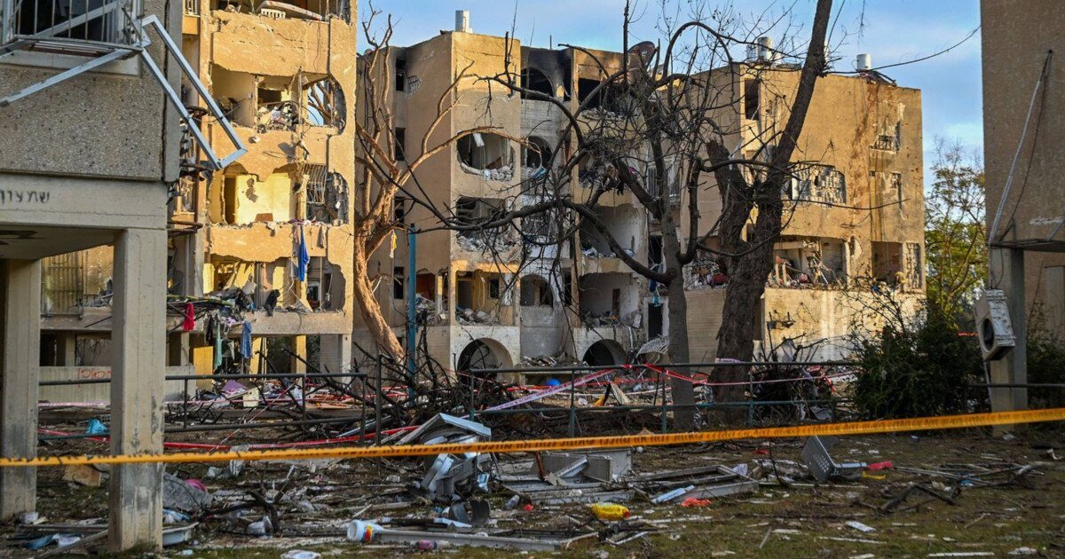 Tensiunile din Orientul Mijlociu escaladează, iar zilele acestea sunt marcate de un nou val de atacuri și amenințări în cadrul conflictului îndelungat dintre Israel și Iran