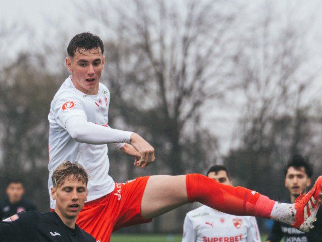 Dinamo clarifică că poza cu jucătorul nu e Photoshop