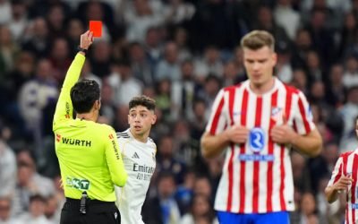 Real Madrid a suferit o înfrângere dureroasă în clasico-ul împotriva lui Atletico Madrid, după un meci încărcat de tensiune și decizii controversate ale arbitrului