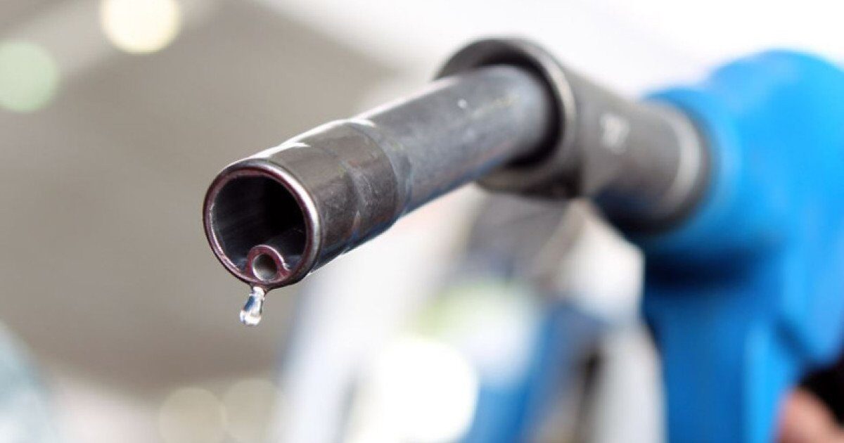 Topirea prețurilor carburanților în România: Benzina standard depășește pragul de 9 lei/litru pentru a cincea zi consecutivă În ultimile zile, şoferii din Capitală traversează o perioadă de scumpiri continue la carburanți, fenomen care a dus deja prețurile la un nou nivel dificil de trecut pentru mulți consumatori