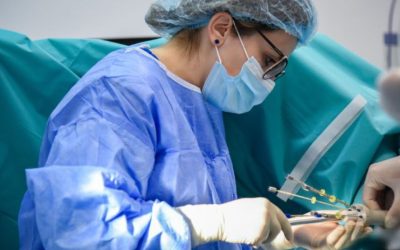 Tineri și nedespărțiți de durere: povestea unei paciente care a descoperit endometrioza la 32 de ani Alina, o femeie plină de viață și ambiție, nu și-ar fi imaginat niciodată că o problemă medicală ar putea să îi afecteze atât de profund cotidianul