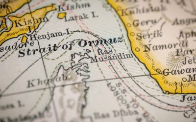 Momente critice în regiunea Strâmtorii Ormuz: SUA amână implicarea militară în escortarea navelor comerciale Într-o revelație surprinzătoare, oficialii americani au anunțat că forțele navale ale Statelor Unite nu sunt momentan pregătite să asigure escorta navelor comerciale prin Strâmtoarea Ormuz, un punct nevralgic al comerțului mondial și o zonă intens disputată între mai multe puteri