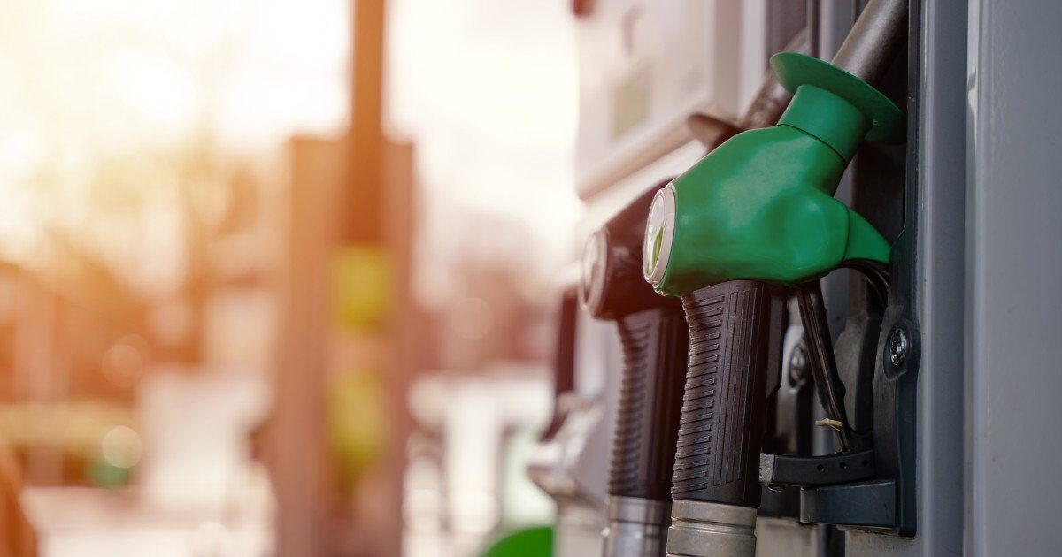 Prețul motorinei din România ar putea atinge din nou pragul de 10 lei pe litru, în ciuda fluctuațiilor recente, ceea ce reflectă instabilitatea pieței de carburant într-un context geostrategic tensionat