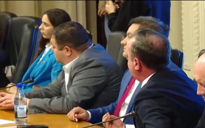 Deputatul USR Iulian Lorincz a depus o sesizare la Consiliul Național pentru Combaterea Discriminării (CNCD) împotriva colegului său de partid, Adrian Câciu, acuzându-l de manifestări „derapaje inacceptabile” în timpul unei sesiuni recent desfășurate în cadrul Comisiei pentru politică externă a Parlamentului