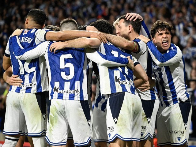 Real Sociedad și Athletic Bilbao s-au întâlnit duminică în semifinalele Cupei Regelui din Spania, într-un duel plin de tensiune și pasiune bască, iar victoria le-a revenit formației gazdă, Real Sociedad, cu scorul de 1-0