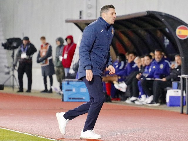 Tensiune la Kosovo – România: Costin Curelea eliminat în ultimul meci al naționalei de futsal Atmosferă tensionată la meciul România-Kosovo, după eliminarea neașteptată a unuia dintre cei mai experimentați jucători ai naționalei, Costin Curelea