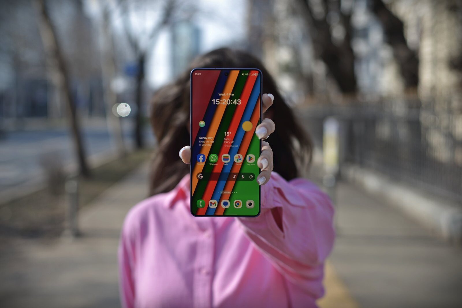Samsung a lansat recent cel mai nou model din seria Galaxy S, versiunea Ultra a Galaxy S26, redefinind așteptările pentru telefoanele flagship ale anului