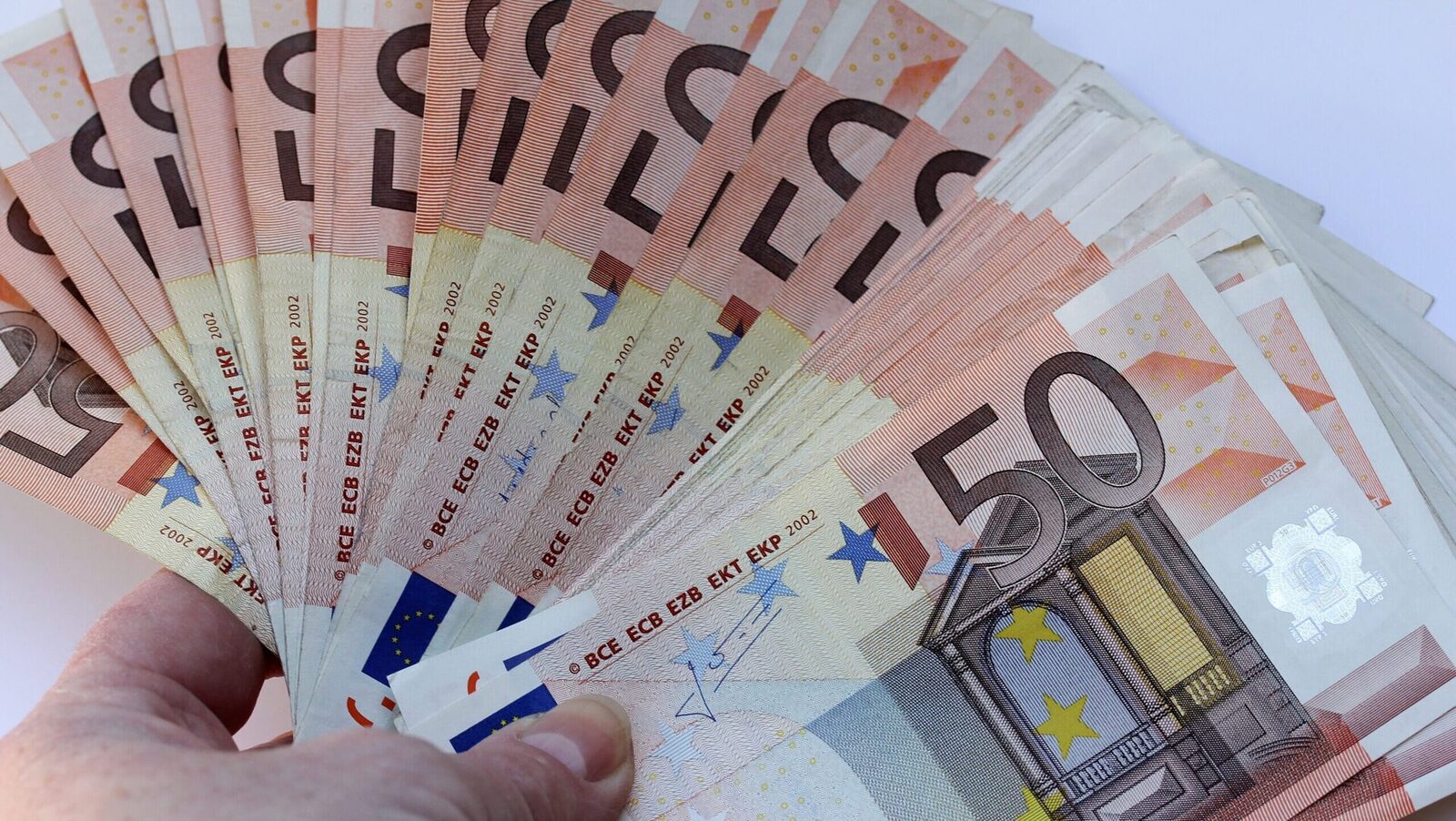 Germania, ultima redută a numerarului în Europa, se confruntă cu un moment de răscruce în modul în care cetățenii săi consideră și utilizează plățile în numerar