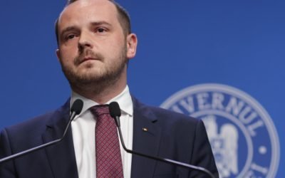 Ministrul Sănătății, Alexandru Rogozeete, a adus în prim-plan o problemă cu impact semnificativ asupra încrederii în sistemul medical românesc: comportamentul neadecvat al unor medici care, în ciuda atribuțiilor și responsabilităților, aleg să activeze în mod unilateral în zone private, fără a respecta reglementările de bază