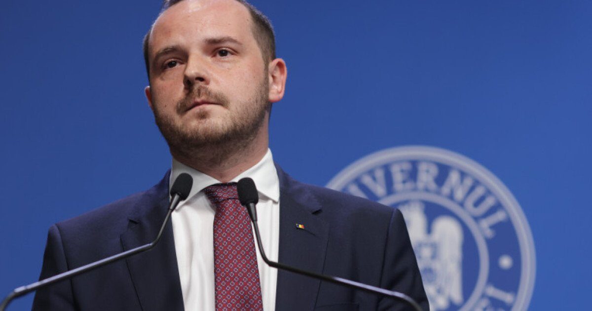 Ministrul Sănătății, Alexandru Rogozeete, a adus în prim-plan o problemă cu impact semnificativ asupra încrederii în sistemul medical românesc: comportamentul neadecvat al unor medici care, în ciuda atribuțiilor și responsabilităților, aleg să activeze în mod unilateral în zone private, fără a respecta reglementările de bază