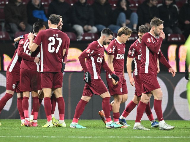 Cluj-Napoca – Probleme financiare grave la CFR Cluj, unul dintre cele mai titrate cluburi din campionatul românesc, au escaladat în ultimele săptămâni, amenințând nu doar stabilitatea echipei, ci și existența licenței pentru sezonul următor