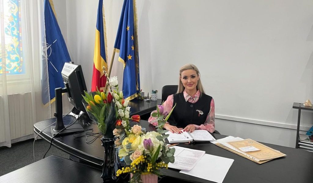 O femeie înalt calificată și cu o experiență solidă în domeniul sănătății și politicii locale a făcut pasul istoric în administrația orașului Buzău, gestionând pentru prima dată o funcție de conducere ce a fost, până de curând, rezervată exclusiv bărbaților