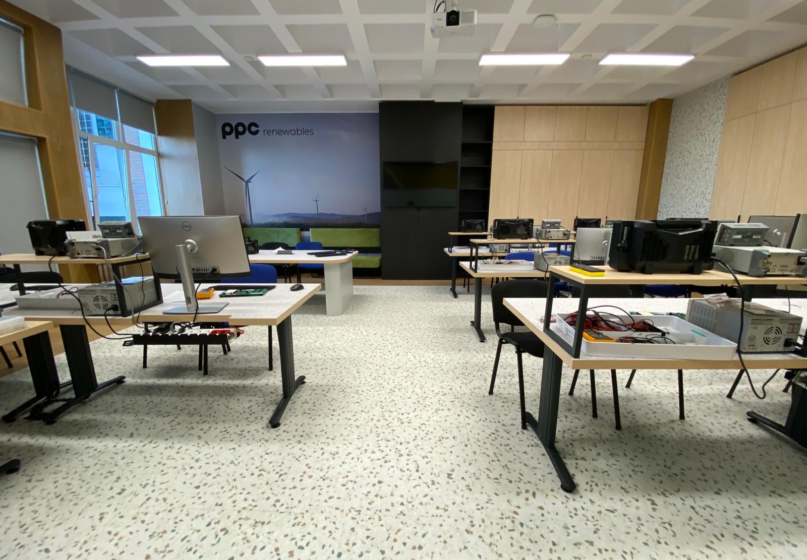 PPC Renewables România a făcut un pas important în sprijinirea educației și cercetării în domeniul tehnologiilor emergente, devenind prima companie din sectorul energetic din țară care a modernizat și echipat complet un laborator de învățare în cadrul Facultății de Automatizare și Calculatoare a Universității Politehnica din București