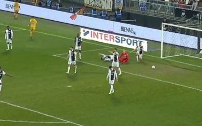 Thriller de fotbal la Zalău: o victorie spectaculoasă care a fost decisă în ultimele secunde ale prelungirilor Un meci halucinant a avut loc în weekendul trecut pe stadionul din Zalău, unde echipa gazdă a reușit să aducă spectatorii în extaz, după un final de poveste în care totul părea pierdut