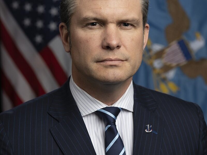 Pete Hegseth afirmă că noul lider al Iranului a fost „desfigurat”