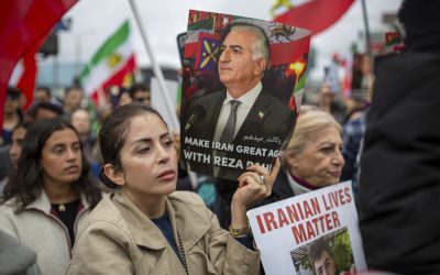 Întâlnire surpriză la Paris între oficiali ucraineni și prințul moștenitor iranian, Reza Pahlavi Un eveniment neașteptat a avut loc vineri la ambasada Ucrainei din Paris, unde președintele Volodimir Zelenski a avut o întrevedere cu Reza Pahlavi, prințul moștenitor al Iranului, care trăiește în exil din 1979