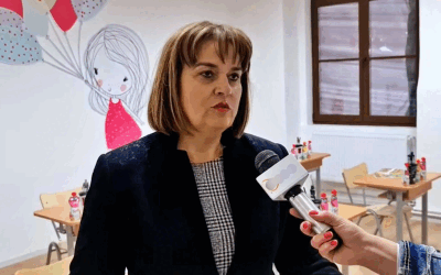 Reinstalarea controversată a unei personalități academice în fruntea Universității „Aurel Vlaicu” din Arad provoacă valuri în mediul universitar și în opinia publică