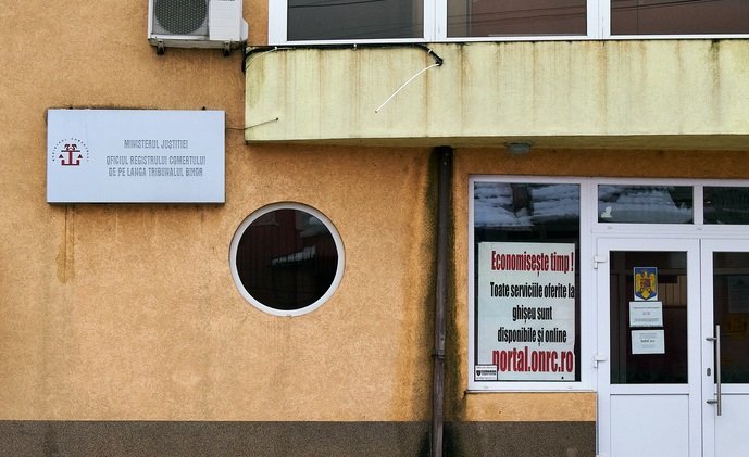 Avertizare privind întârzieri în înregistrarea firmelor și a PFA-urilor: oficiile Registrului Comerțului, sub presiune din cauza lipsei de personal În ultimele săptămâni, antreprenorii români pot întâmpina dificultăți semnificative în procesul de înregistrare a firmelor și a persoanelor fizice autorizate (PFA), o situație cauzată de reducerea considerabilă a personalului la nivelul oficiilor Registrului Comerțului din toată țara