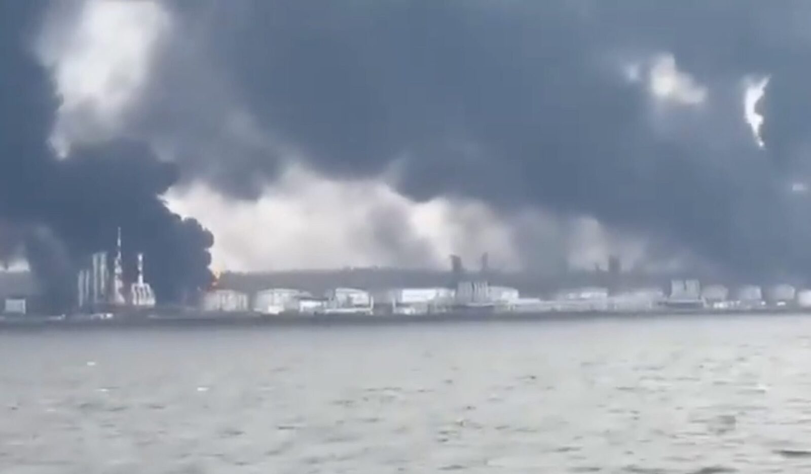 Producătorii ruși de petrol avertizează asupra riscului suspendării livrărilor din porturile de la Marea Baltică, într-un context tensionat generat de conflictul din Ucraina, care continuă să lase amprente majore asupra infrastructurii energetice a Rusiei