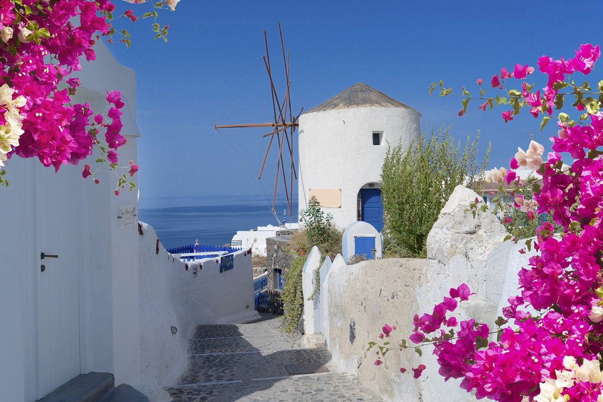 Vacanțele în Grecia se scumpesc, iar turiștii români și europeni se pregătesc să resimtă impactul acestor creșteri, atât în buget, cât și în planificarea sezonului estival