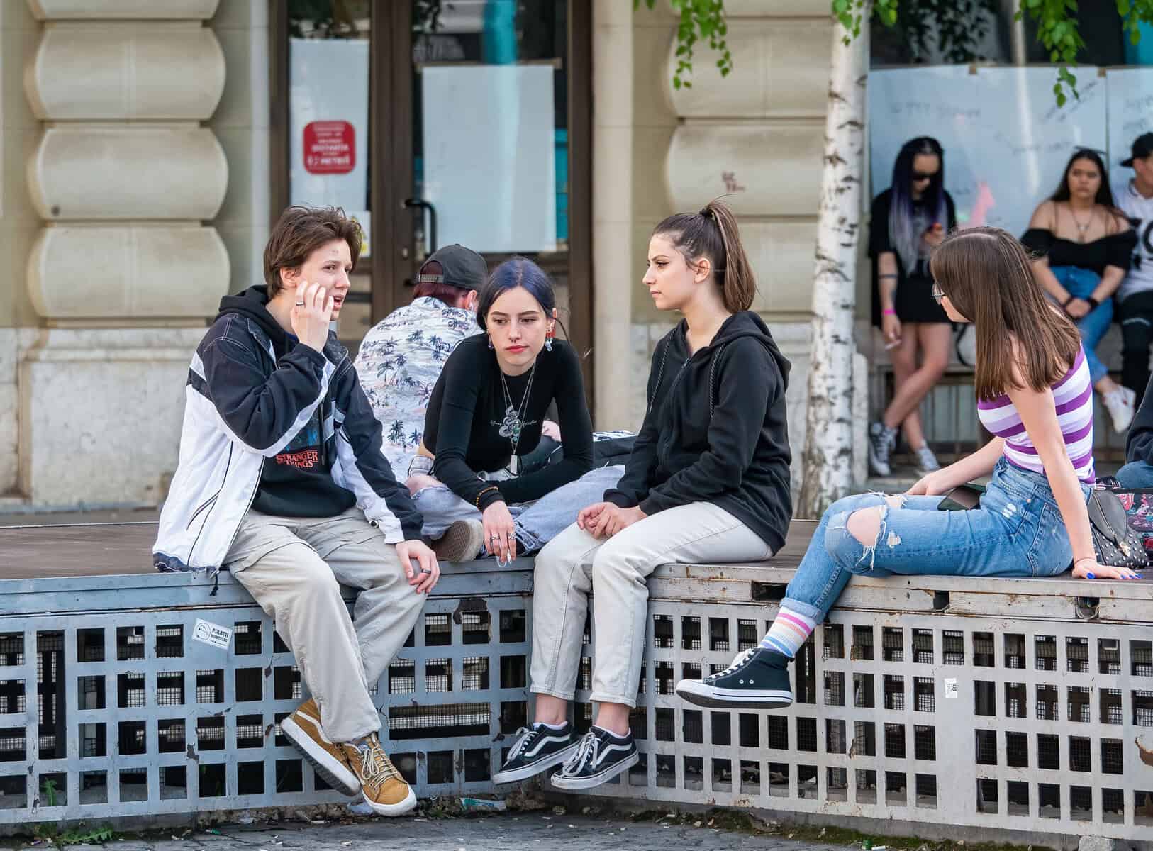 Ministrul Muncii anunță stimulente pentru angajarea tinerilor: 28.000 de debutanți vor beneficia de subvenții pentru primele locuri de muncă Guvernul român pregătește o măsură semnificativă menită să sprijine tinerii aflați pentru prima dată pe piața muncii
