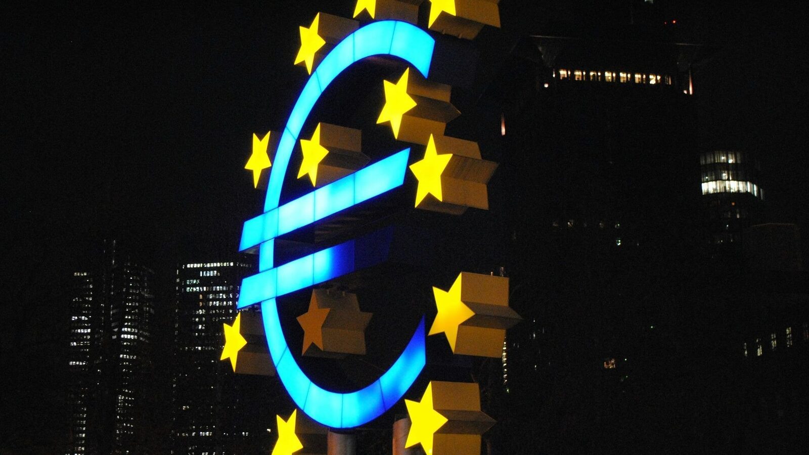 Banca Centrală a României a aprobat recent un nou cadru legislativ menit să modernizeze și să urgenteze plățile în euro efectuate de către clienți, în contextul implementării plăților instant