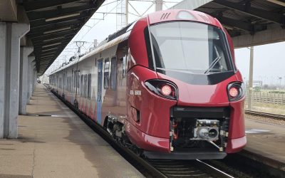 Viteza medie a trenurilor de pasageri din România rămâne de aproximativ 45 km/h, o valoare mult sub standardele europene, dar ideea construirii unei linii de mare viteză care să atingă chiar și 300 km/h reînvie periodic în discursul public legat de modernizarea transportului feroviar