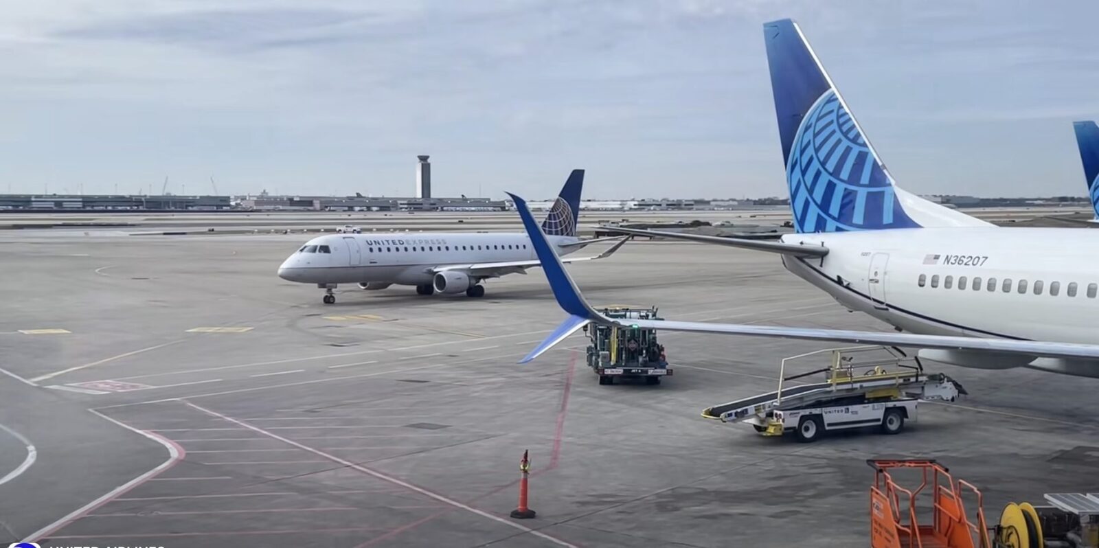 United Airlines avertizează: prețurile biletelor ar putea crește cu până la 20% în următoarele luni O veste alarmantă răsună în sectorul aviației din America de Nord, pe fondul creșterii continue a costurilor pentru combustibil