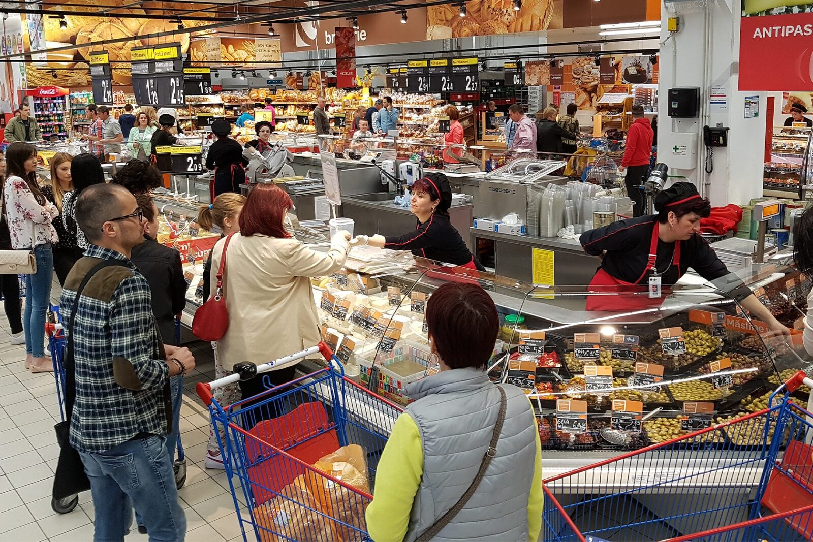 Creșterea prețurilor la alimentele de bază, până la 10% în 2023 Scumpirile din sectorul alimentar nu dau semne de încetinire, iar estimările pentru finalul anului avansează majorări semnificative, chiar și de până la 10%