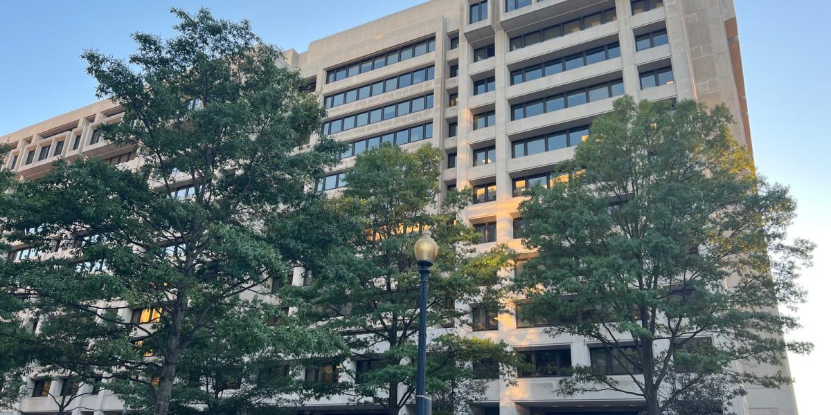 Prelungirea crizei energetice globală și evoluțiile din Iran amenință să accentueze instabilitatea economică mondială În contextul tensionarilor geopolitice și al augurului de instabilitate în Orientul Mijlociu, Fondul Monetar Internațional (FMI) avertizează asupra unui potențial impact sever asupra economiei globale