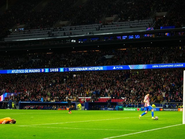 Debutul cu ecou în Champions League pentru un tânăr fotbalist român: nota 1 și semne de alarmă privind viitorul său Pe scena fotbalului european, unde fiecare pas al tinerilor promițători este urmărit cu atenție, un emblemat acum în atenție este jucătorul român care, recent, a trăit un debut extrem de problematic în UEFA Champions League
