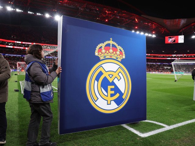 Real Madrid face pregătiri pentru viitor: Golgheterul care urmează să fie vândut în această vară Doritul de marile cluburi europene și, mai ales, de către rivala Atletico Madrid, atacantul Karim Benzema va părăsi oficial „albii” după mai bine de un deceniu de la sosire