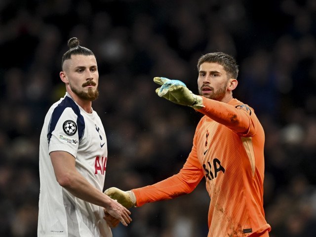 Fără precedent în istoria Champions League, fotbalul european a fost martorul unui eveniment incredibil, care va rămâne mult timp în amintirea suporterilor: o serie de lovituri care au schimbat cursul unui meci și au scris o pagină memorabilă de istorie