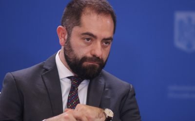 România trebuie să reacționeze rapid la creșterea prețurilor la carburant, dar cu prudență, susține consilierul prezidențial Radu Burnete Tensiunile pe piața energetică internă și internațională pun din ce în ce mai mult presiune pe bugetele românilor