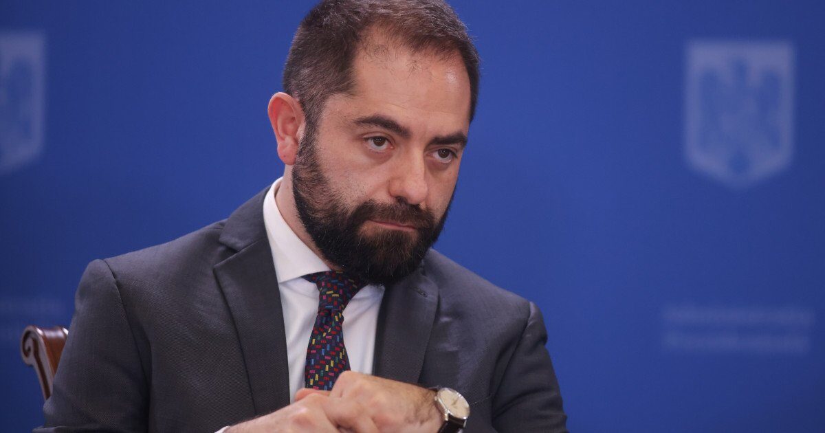România trebuie să reacționeze rapid la creșterea prețurilor la carburant, dar cu prudență, susține consilierul prezidențial Radu Burnete Tensiunile pe piața energetică internă și internațională pun din ce în ce mai mult presiune pe bugetele românilor