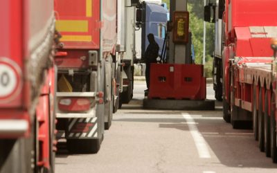 Ministerul Finanțelor propune extinderea schemei de sprijin pentru transportatori, pentru a evita efectele negative ale creșterii prețurilor la motorină Guvernul român intenționează să prelungească și să adapteze schema de ajutor de stat destinată transportatorilor rutieri, pentru a-i ajuta să depășească cancelariile economice generate de creșterea prețurilor la motorină
