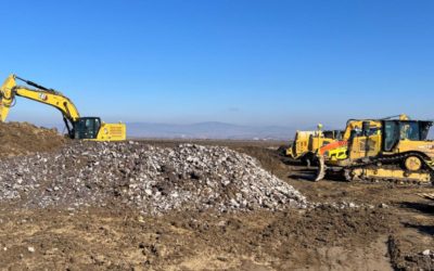 Autoritățile române au făcut un pas important în avansarea proiectului de infrastructură pe traseul Autostrăzii A8 Târgu Mureș-Târgu Neamț, odată cu amplasarea oficială a loturilor 1D și 2A