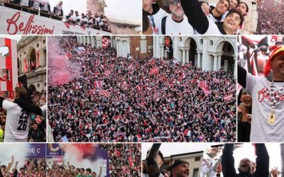 Nebunie în Italia: 30.000 de fani pe străzi, echipa promovează după 26 de ani de așteptare O clipă istorică pentru fotbalul italian a avut loc în weekend-ul care tocmai s-a încheiat