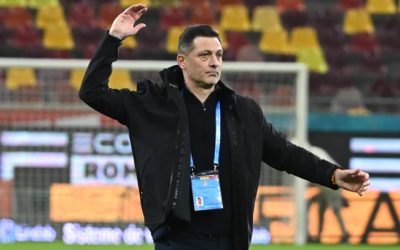 Mirel Rădoi, fostul selecționer al echipei naționale de fotbal a României, face ultimele pregătiri pentru debutul său în noua sa aventură manageriala, însă decizia relaxează a oficialilor de la FCSB de a-l numi „viitorul număr 10”