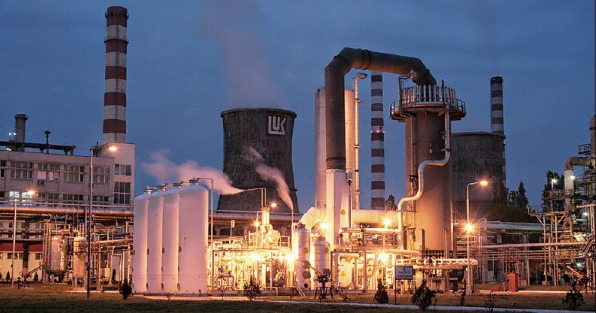 Ministrul Energiei anunță un avânt diplomatic în salvarea rafinăriei Petrotel Lukoil: acord informal din SUA Situația rafinăriei Petrotel Lukoil, unul dintre cele mai importante obiective din sectorul energetic al României, pare să fie într-un proces de deblocare, după ce oficiali americani au manifestat, la nivel informal, sprijin pentru reluarea activităților acesteia