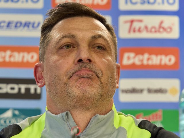 Fotbalul românesc se află încă o dată în fața unui moment incert, după ce tânărul jucător al FCSB, Iulian Sechinu, pare să fie pe cale de a părăsi clubul chiar înainte de a avea șansa să-și demonstreze valoarea sub comanda lui Mirel Rădoi