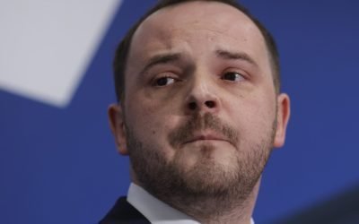 Medicul Tiberiu Paul Neagu, ex-coordonator al secției de arși de la Spitalul Floreasca, a deschis un proces împotriva ministrului Sănătății, acuzând declarațiile publice ale oficialului drept atacuri la adresa reputației sale