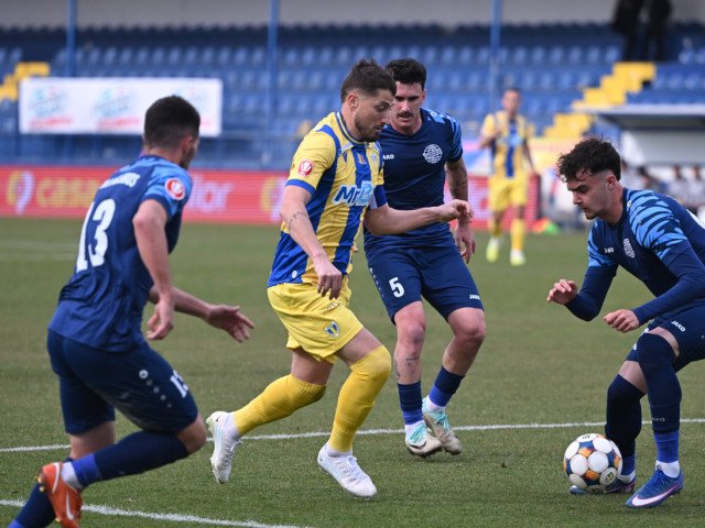 Metaloglobus își marchează prima victorie din play-out în sezonul recent încheiat, învingând Petrolul cu 1-0 într-un meci tensionat După un sezon dificil în care au avut dificultăți în a obține rezultate pozitive, Metaloglobus a reușit în sfârșit să își adauge în palmares prima victorie din faza play-out a sezonului