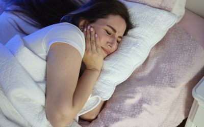 Bruxismul a devenit o problemă tot mai răspândită în societatea modernă, alimentată de stres, oboseală și stilul de viață agitat