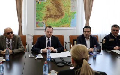 Întărirea sistemului medical românesc, în centrul discuției dintre oficiali, în contextul crizei sanitare Situația devine tot mai alarmantă în sistemul de sănătate din România, unde presiunea asupra unităților de primiri urgențe crește în mod constant, iar cadrele medicale se confruntă cu provocări din ce în ce mai mari