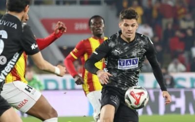 Ianis Hagi strălucește în Sala Sinan cu un gol ce îl aduce în centrul atenției în Turcia Jucătorul român Ianis Hagi a reușit o prestație memorabilă în meciul de duminică al echipei sale, Alanyaspor, din campionatul turc, recunoscut pentru un gol decisiv și pentru nota maximă acordată de antrenori