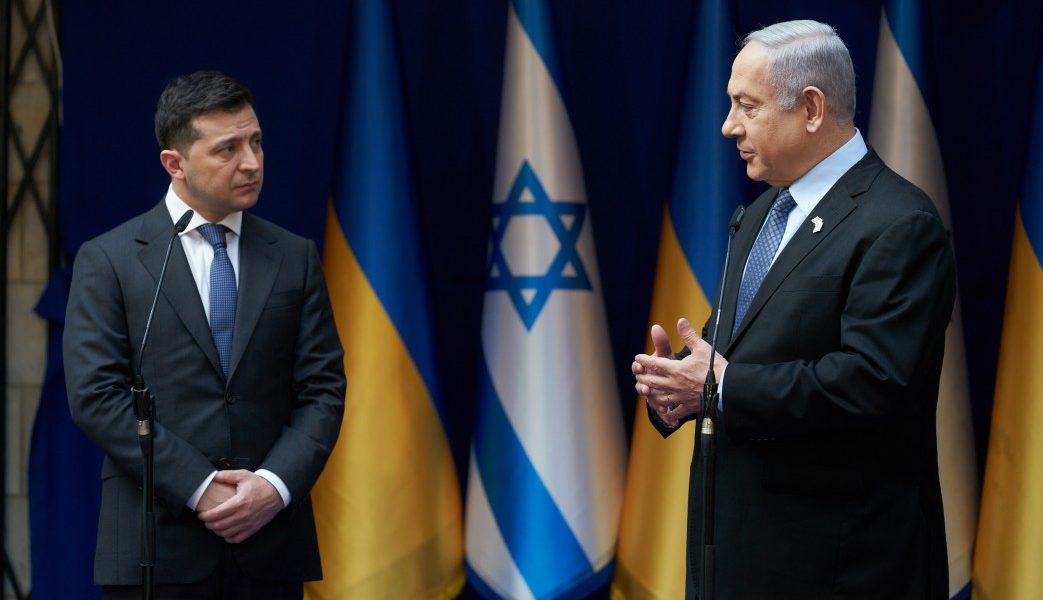 Israelul deschide ușa dialogului cu Ucraina pentru cooperare în domeniul interceptării dronelor iraniene Premierul israelian Benjamin Netanyahu a trimis o invitație oficială către Ucraina pentru a purta discuții cu președintele Volodimir Zelenski, o veste ce reflectă intențiile Israelelor de a-și diversifica și consolidara colaborarea în domeniul apărare