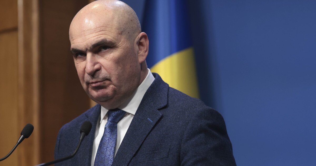 Guvernul poate fi contestat prin moțiune de cenzură dacă social-democrații nu sunt mulțumiți de direcția în care se îndreaptă coaliția Joi seara, după anunțul oficial privind adoptarea bugetului pentru anul 2026, premierul Ilie Bolojan a lansat un avertisment clar pentru aliații social-democrați: dacă nu sunt de acord cu modul în care funcționează actuala coaliție sau cu politicile guvernamentale, aceștia au la dispoziție instrumentele legislative pentru a solicita remanieri sau chiar pentru a iniția moțiuni de cenzură