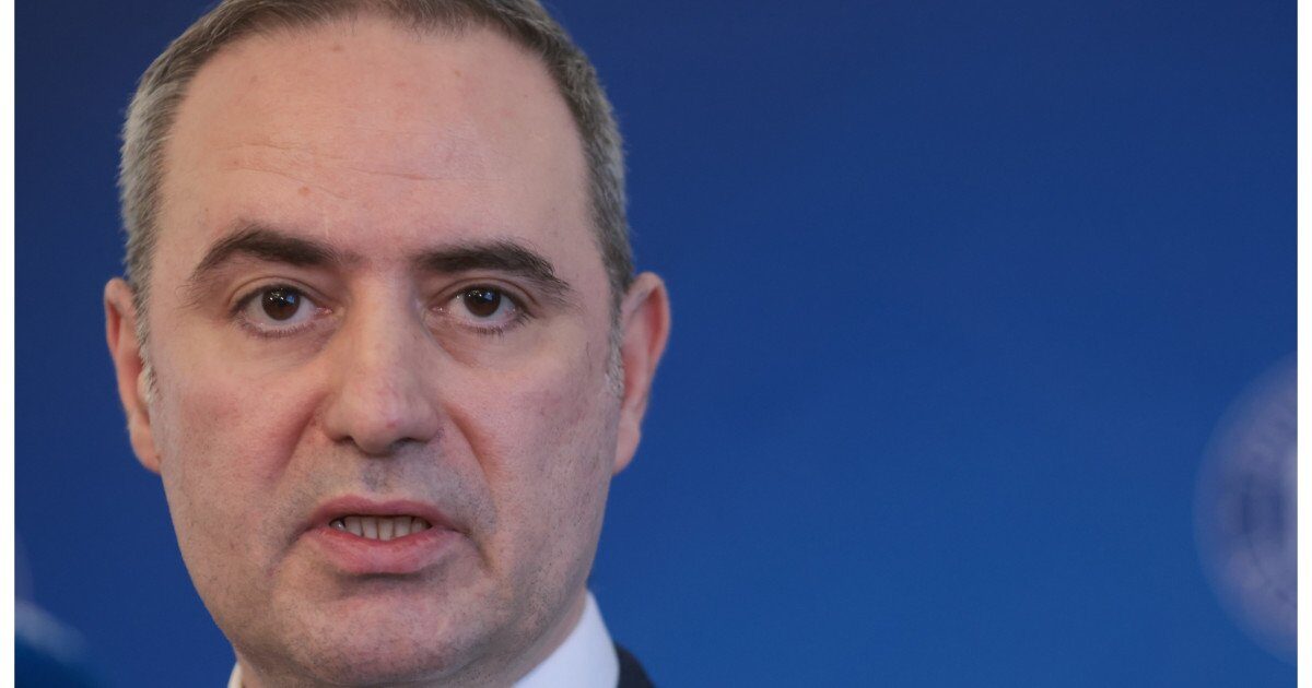 Ministrul Finanțelor, Alexandru Nazare, a oferit o perspectivă diferită asupra situației economice actuale a României, contestând ideea unei crize și accentuând faptul că țara traversează o etapă de transformare profundă a modelului de creștere
